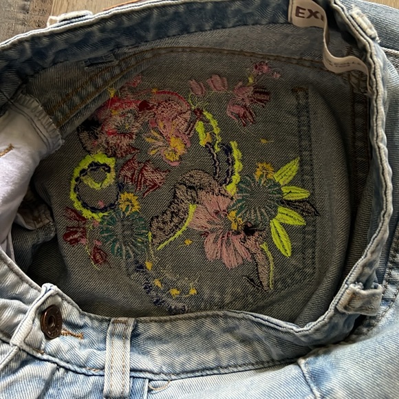 Original Denim by EXIT Jeans in Light Wash with Embroidered Back Pocket Size: 26 - Picture 16 of 16
